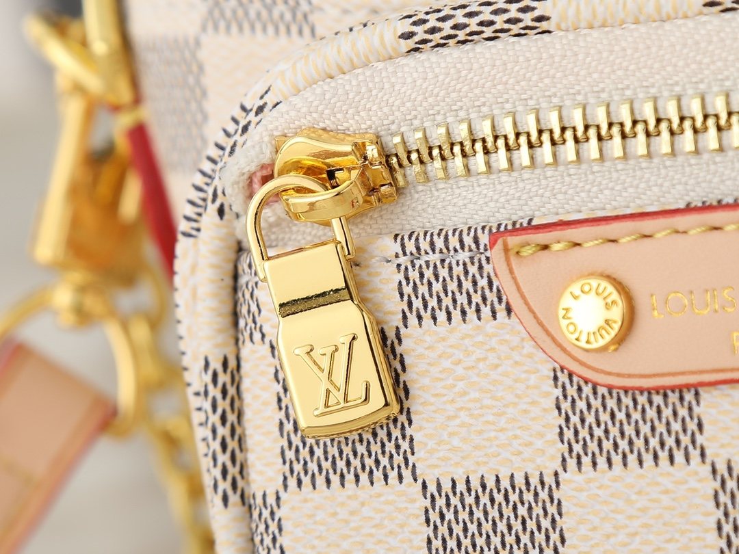 Louis Vuitton Bumbag Checkerboard Crossbody Bag — detail