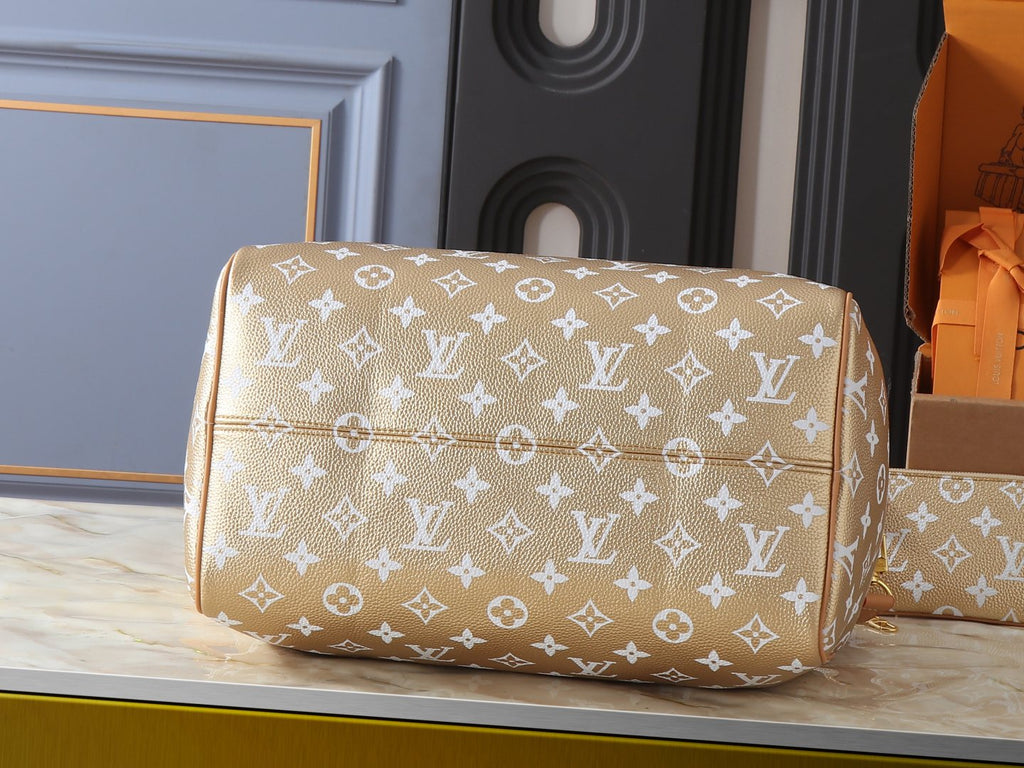 Louis Vuitton Speedy Bandoulière White Monogram Handbag — detail