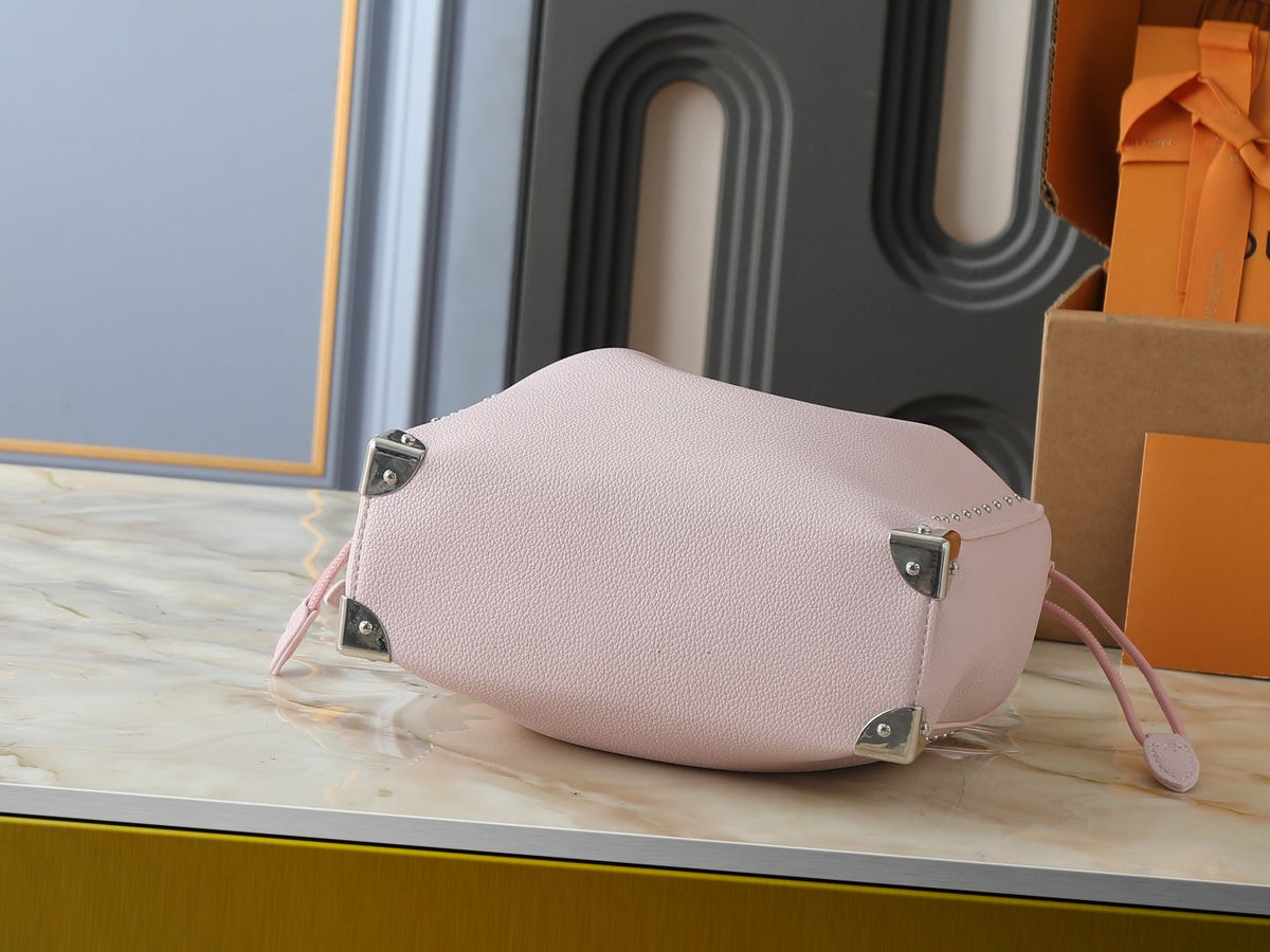 Louis Vuitton Noé Trunk Pale Pink Bucket Bag — detail