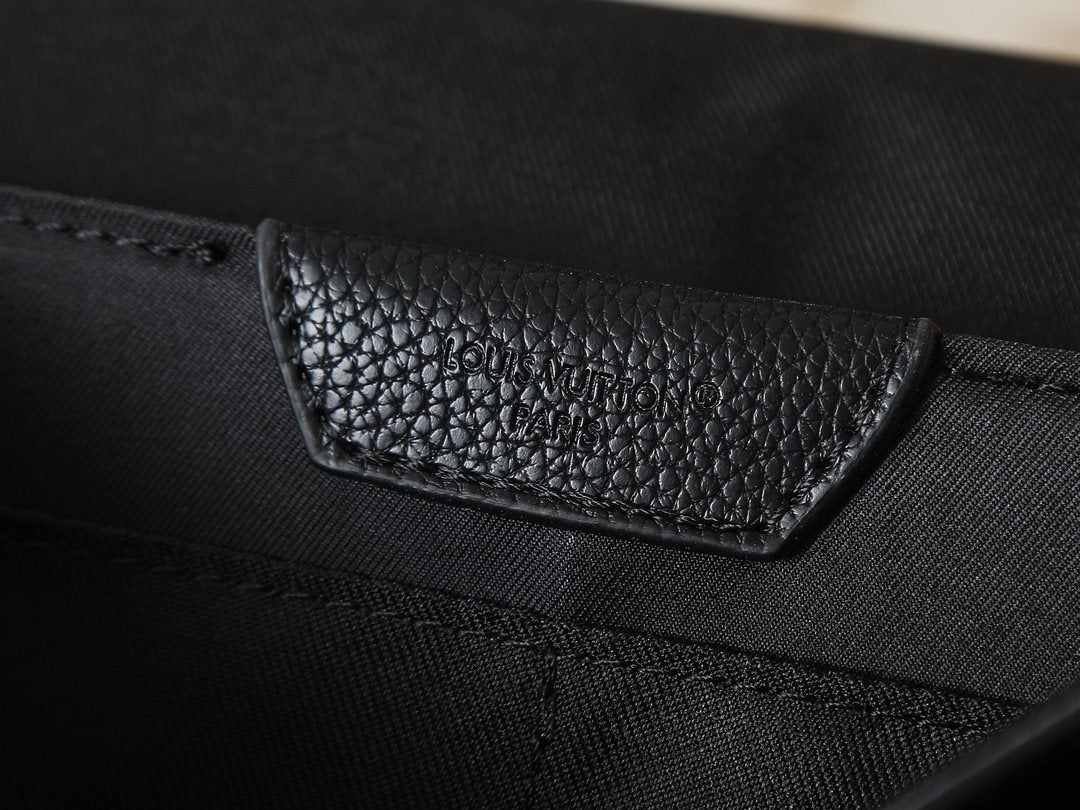 Louis Vuitton Speed Black Leather Messenger Bag — detail