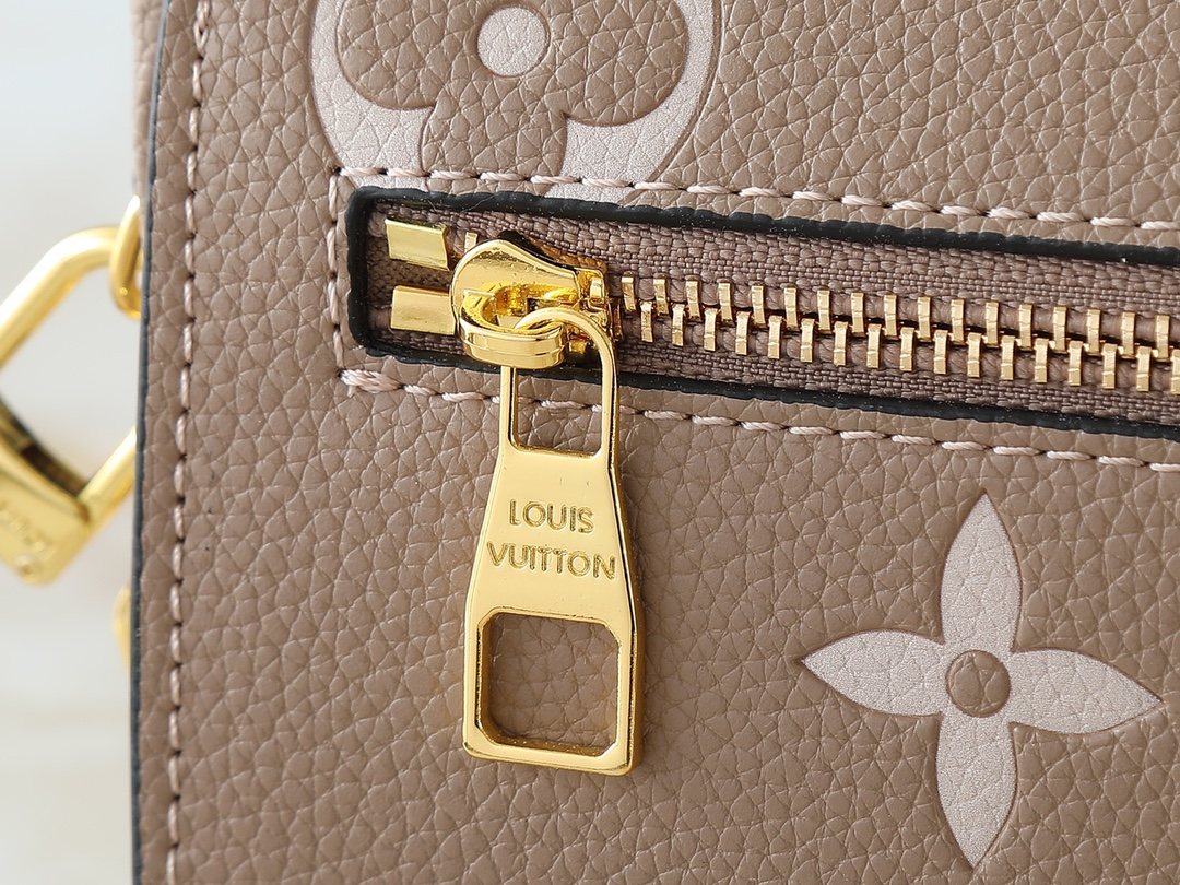 Louis Vuitton Pochette Métis East West Monogram Empreinte Bag — detail