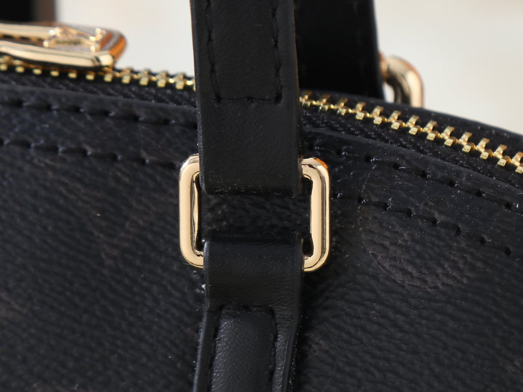 Louis Vuitton Squire East West Monogram Handbag — detail
