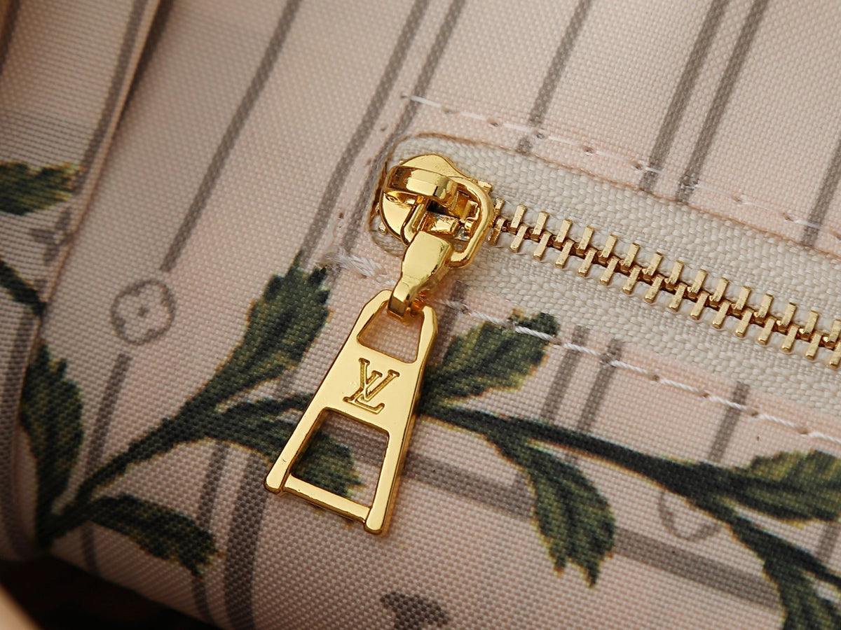 Louis Vuitton Stamp OnTheGo Monogram Tote — detail