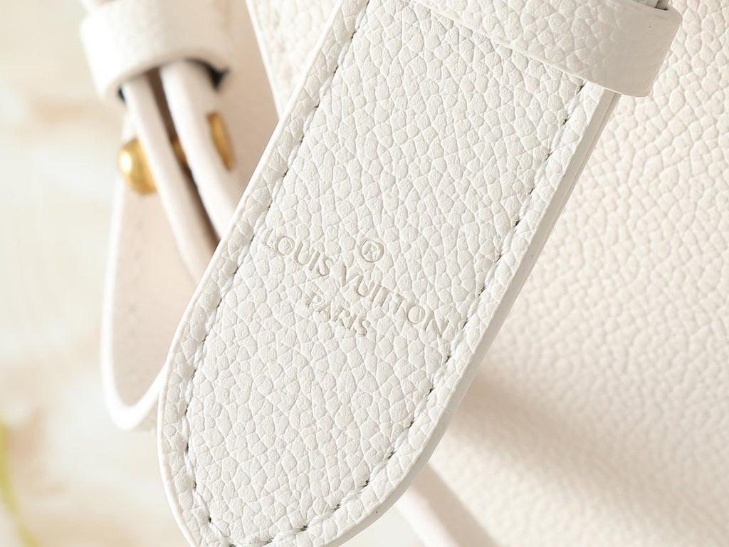 Louis Vuitton Soft Twist White Leather Shoulder Bag — detail