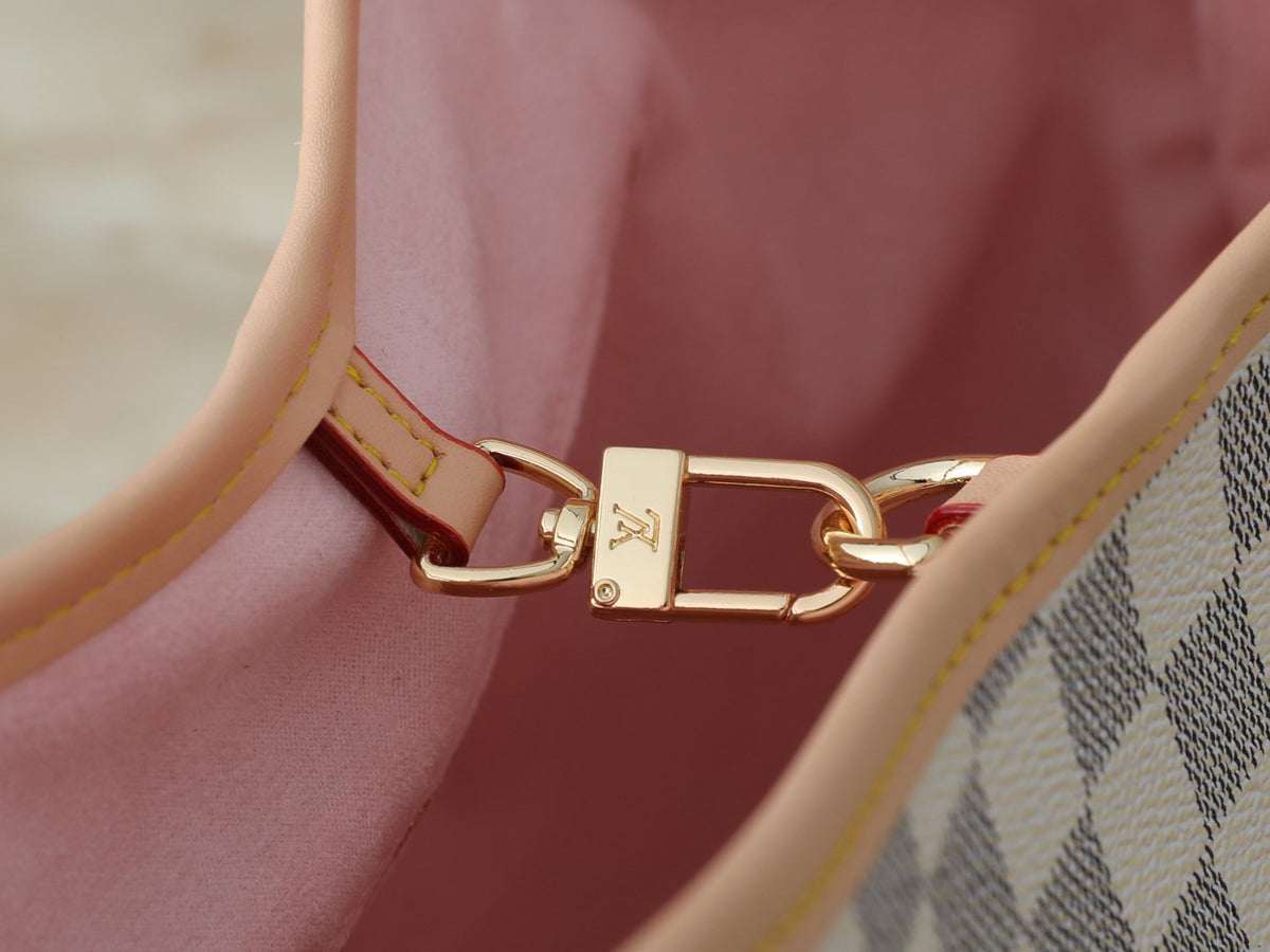 Louis Vuitton Graceful Shoulder Bag — detail