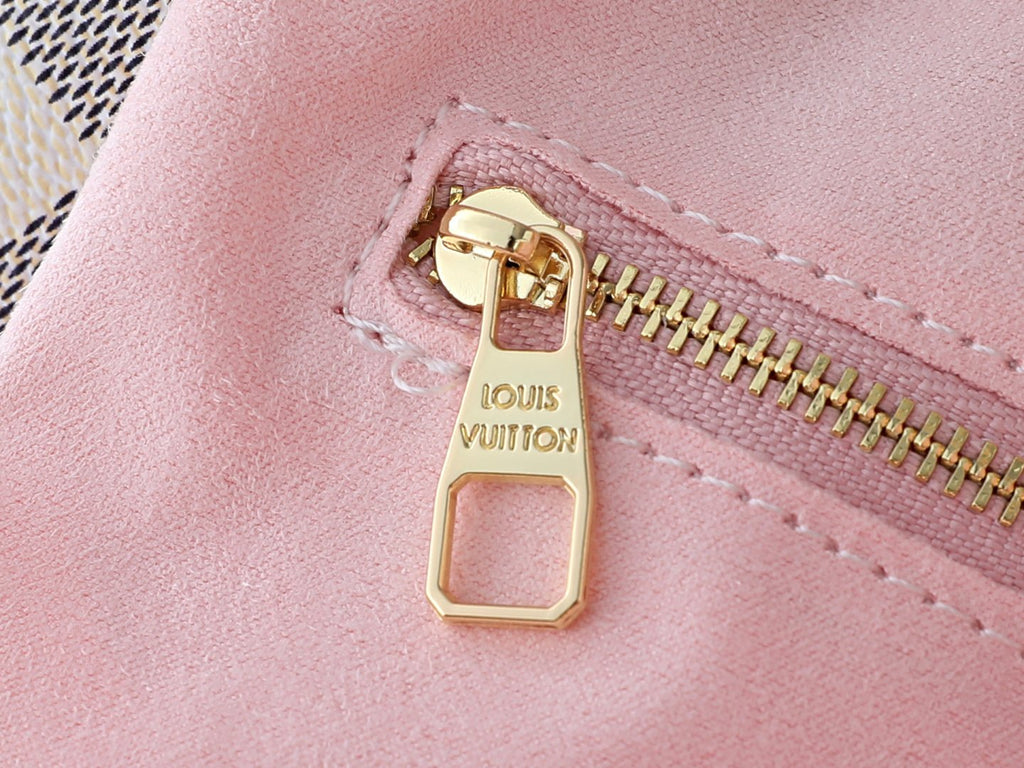 Louis Vuitton Graceful Shoulder Bag — detail