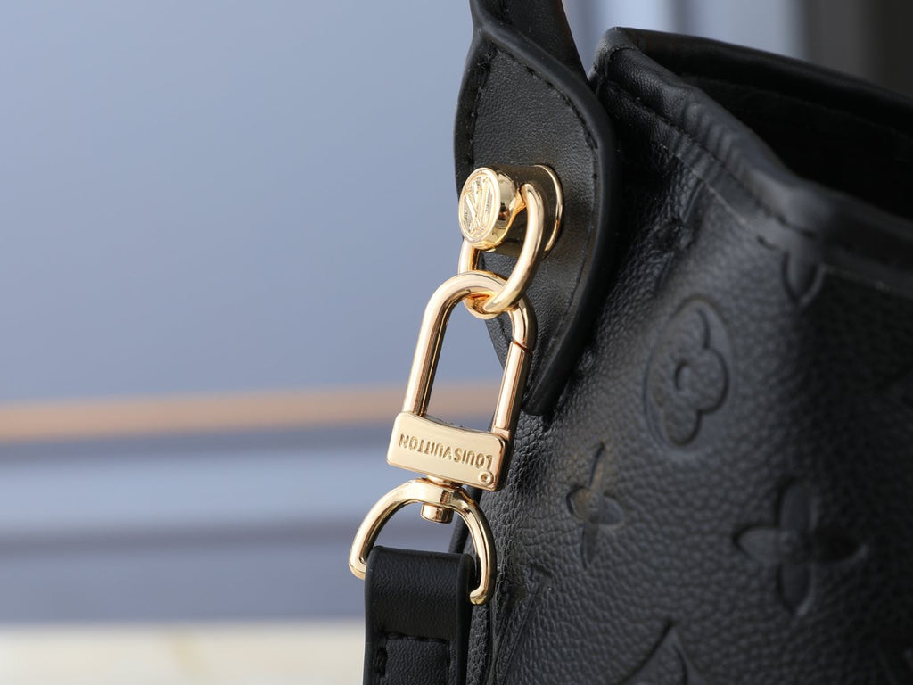 Louis Vuitton Graceful Shoulder Bag — detail