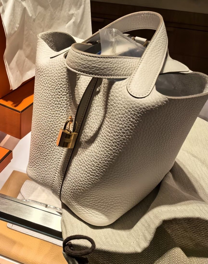 Hermès Pebbled Bucket Bag with Padlock — side