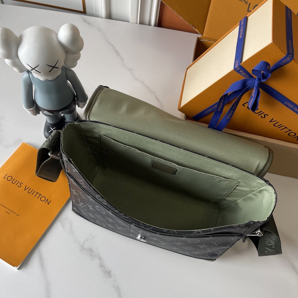 Louis Vuitton Courrier Monogram Messenger Bag — detail