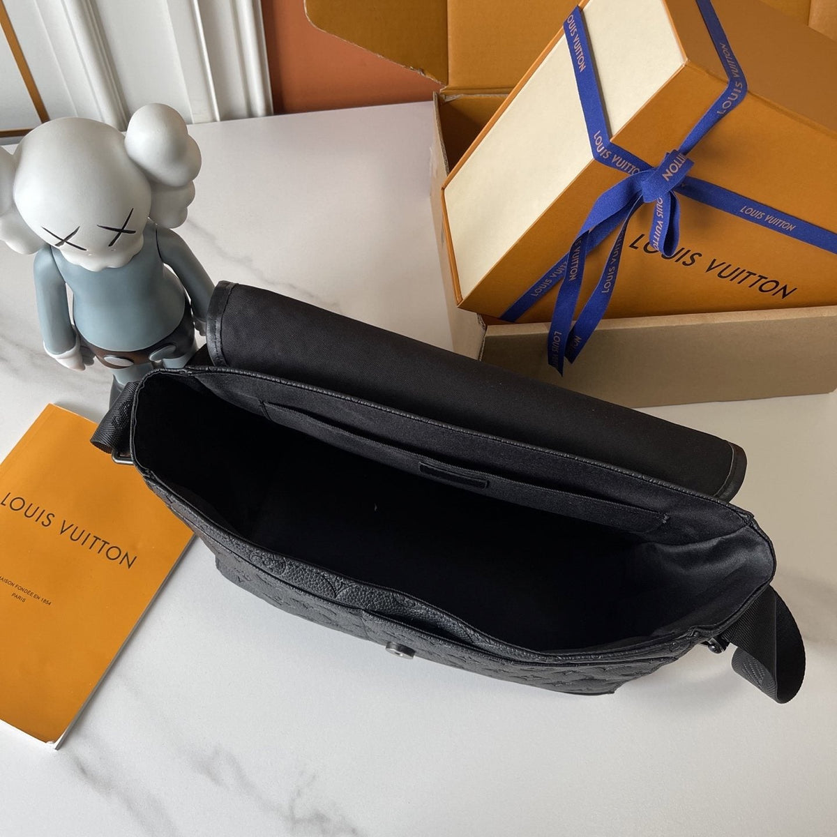 Louis Vuitton Courrier Monogram Messenger Bag — detail