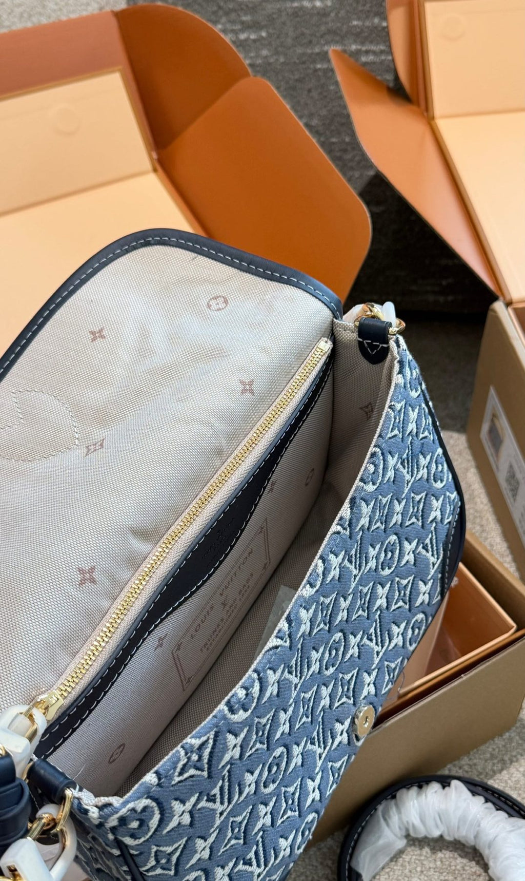 Louis Vuitton Pochette Métis Blue Monogram Flap Bag — detail