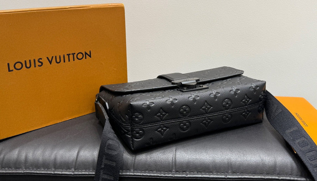 Louis Vuitton S-Cape Monogram Messenger Bag — detail