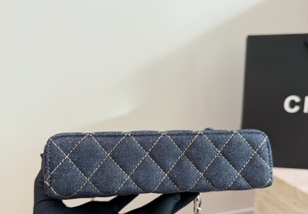 Chanel Diamond-Quilted Top Handle Vanity Bag — detail