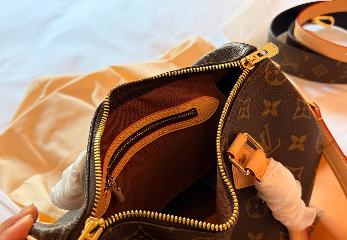 Louis Vuitton Speedy Monogram Satchel with Tan Trim — detail