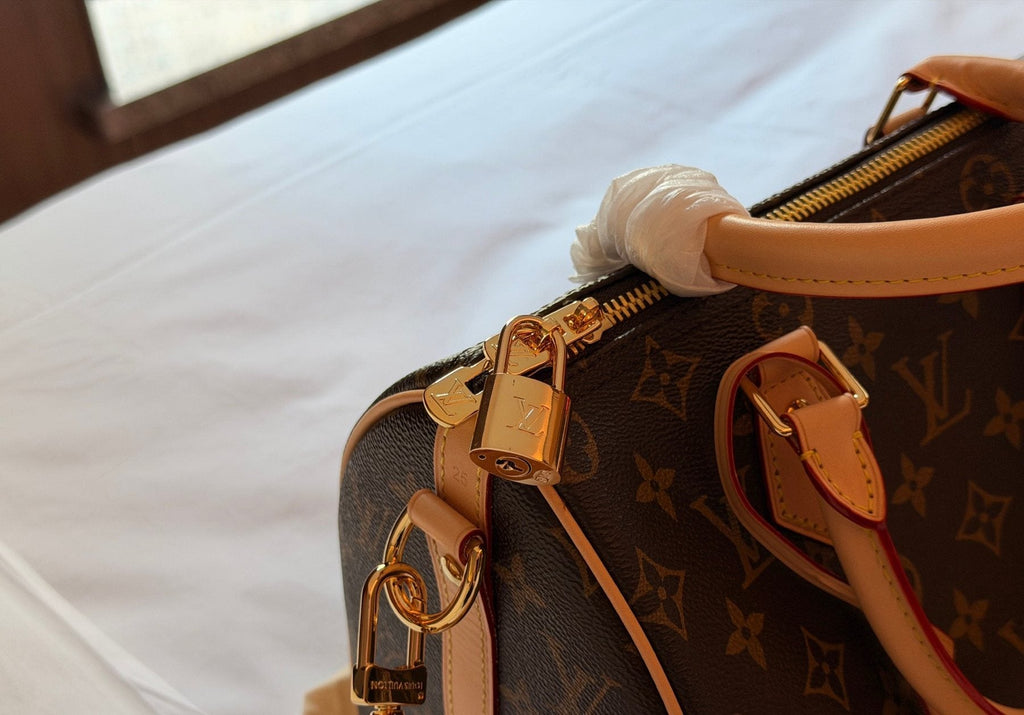 Louis Vuitton Speedy Monogram Satchel with Tan Trim — detail
