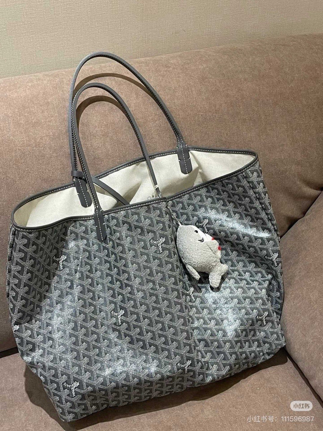 Repeating-Pattern Soft Tote Bag — detail