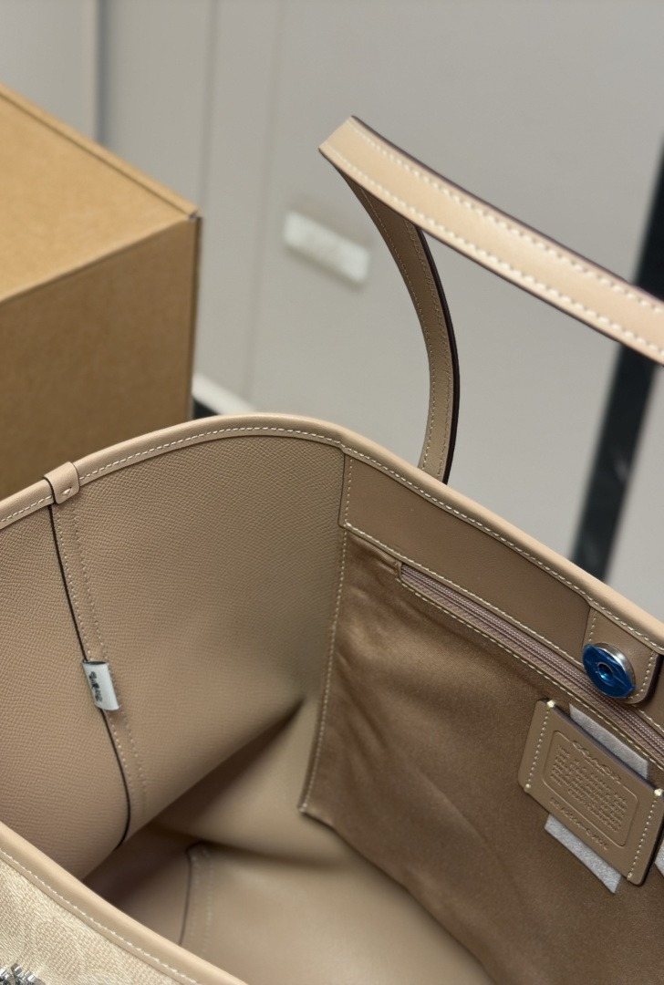 Coach City Patterned Tote Bag — detail