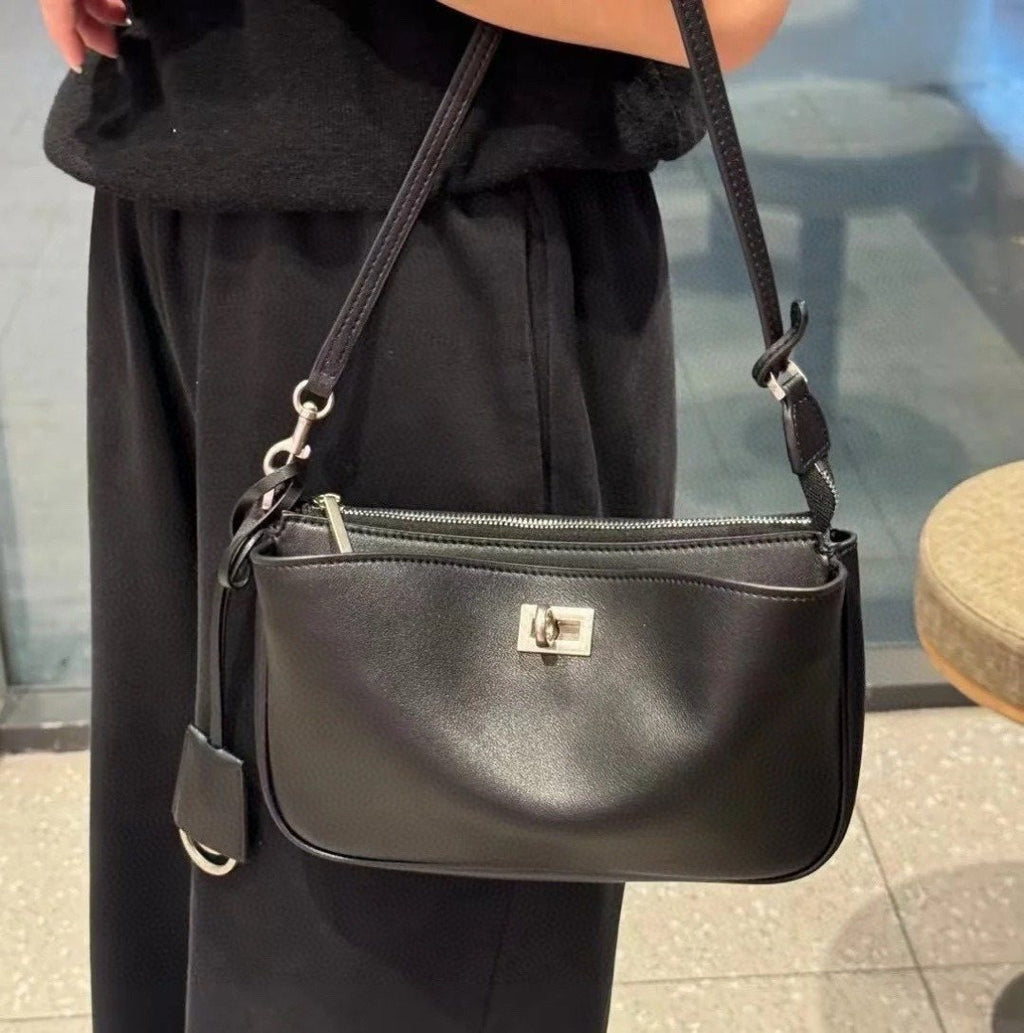 Balenciaga redeo Leather Shoulder Bag — model