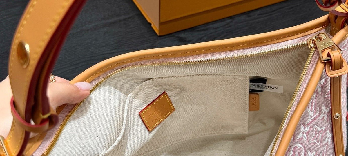 Louis Vuitton Carryall Monogram Shoulder Bag — detail