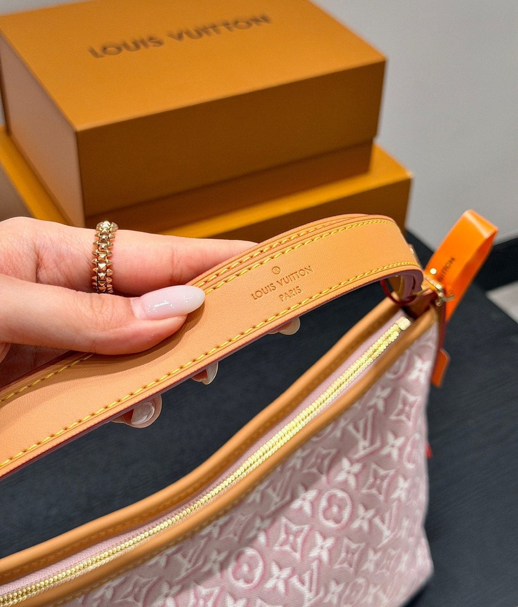 Louis Vuitton Carryall Monogram Shoulder Bag — detail