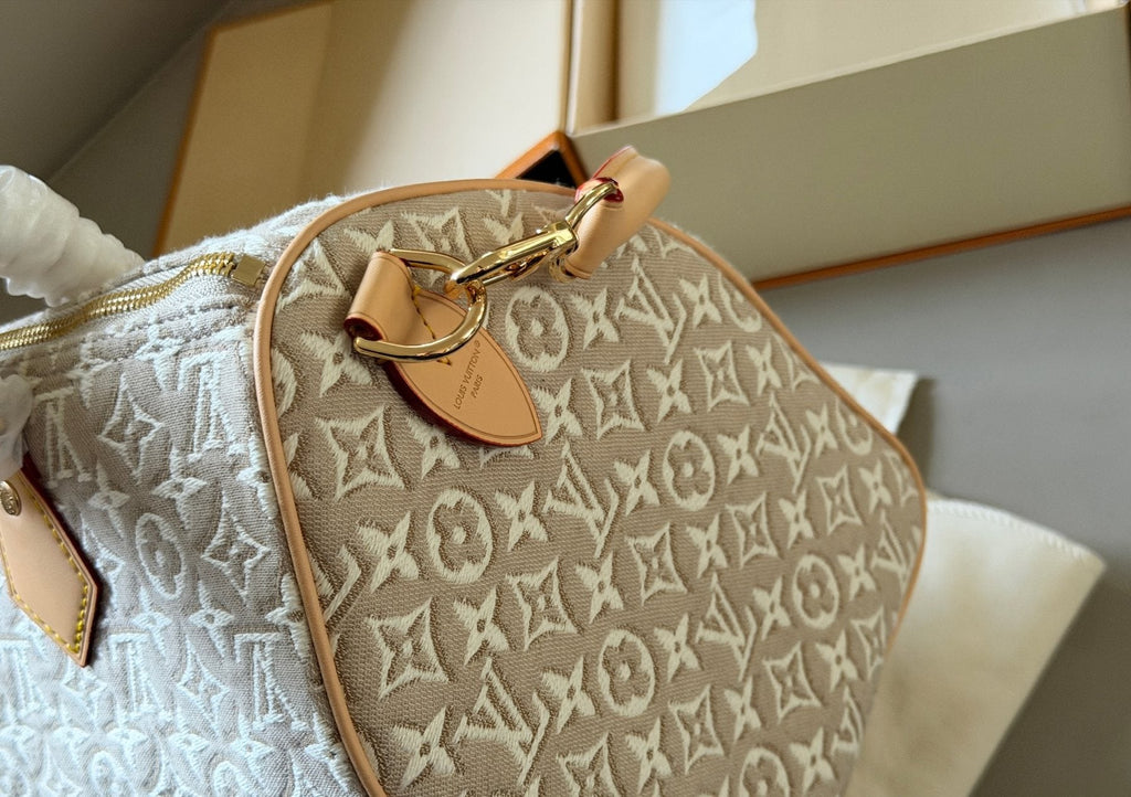 Louis Vuitton Speedy Beige Monogram Satchel — detail