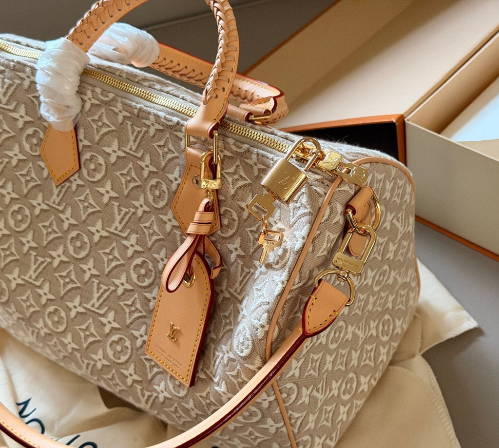 Louis Vuitton Speedy Beige Monogram Satchel — detail