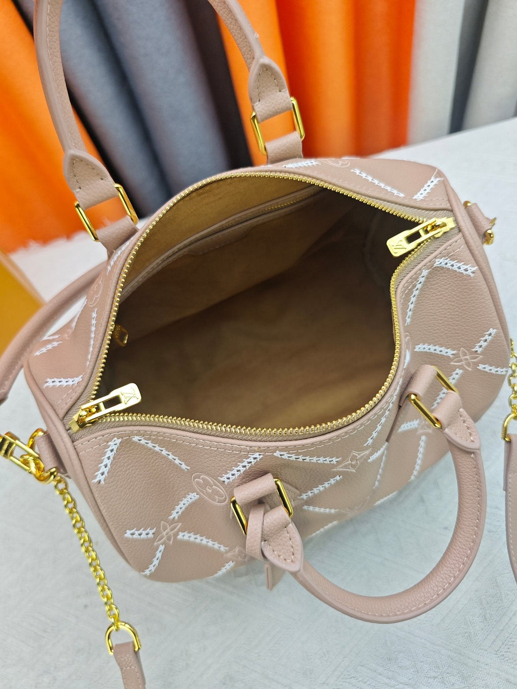 Louis Vuitton Speedy Bandoulière Printed Leather Bag — detail