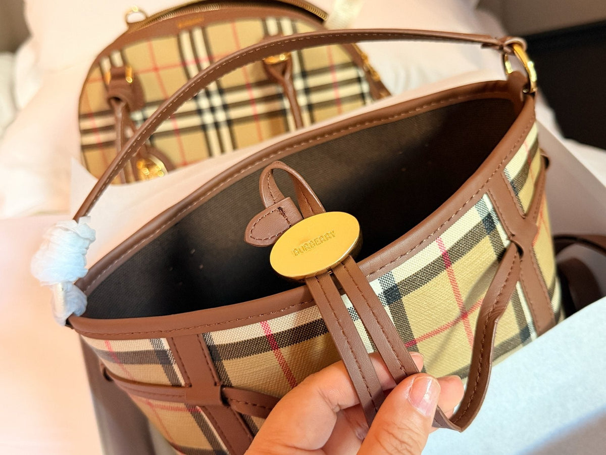 Burberry Check Drawcord Bucket Bag — front