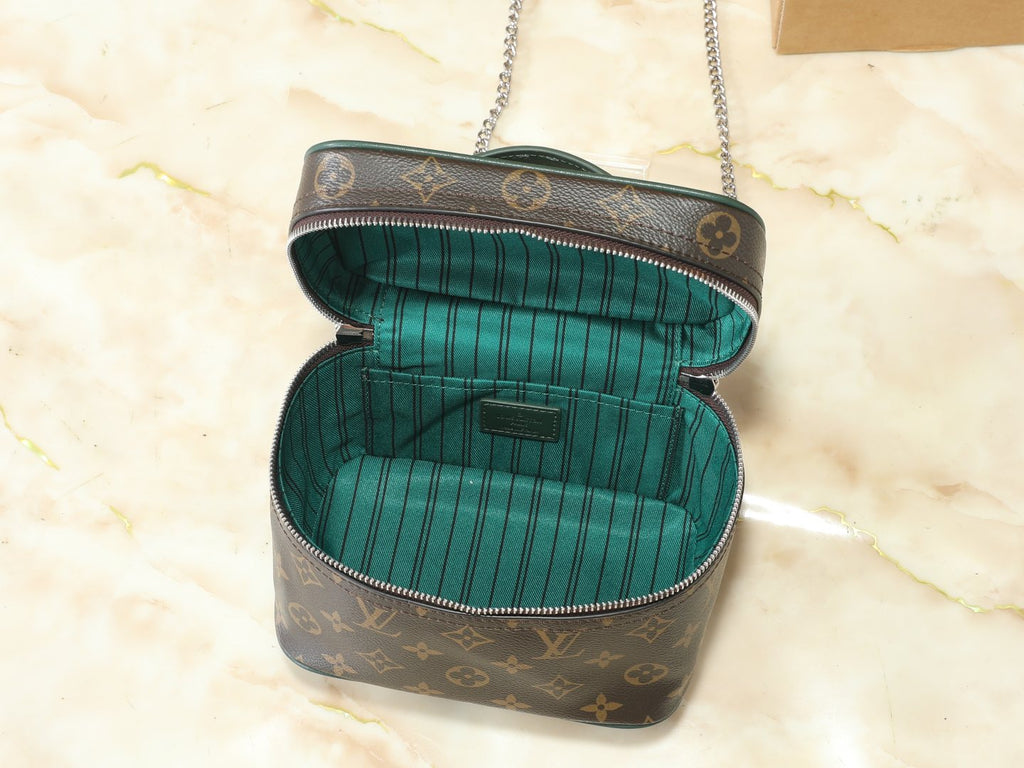Louis Vuitton Nice Monogram Vanity Bag — detail