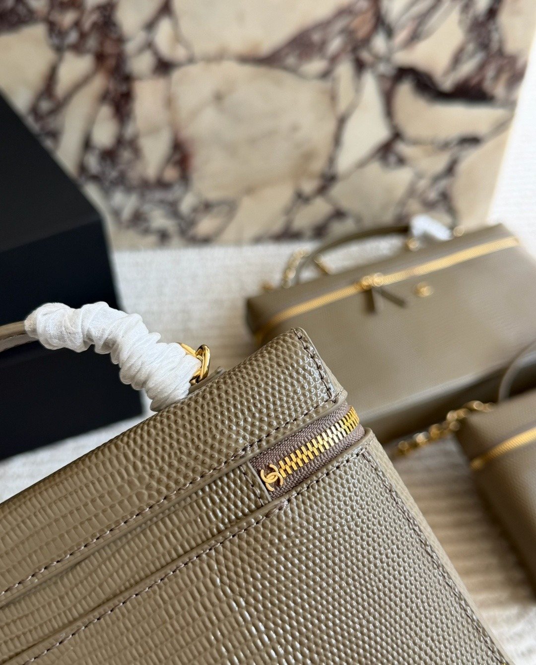 Chanel Textured Zip-Top Chain Shoulder Bag — detail