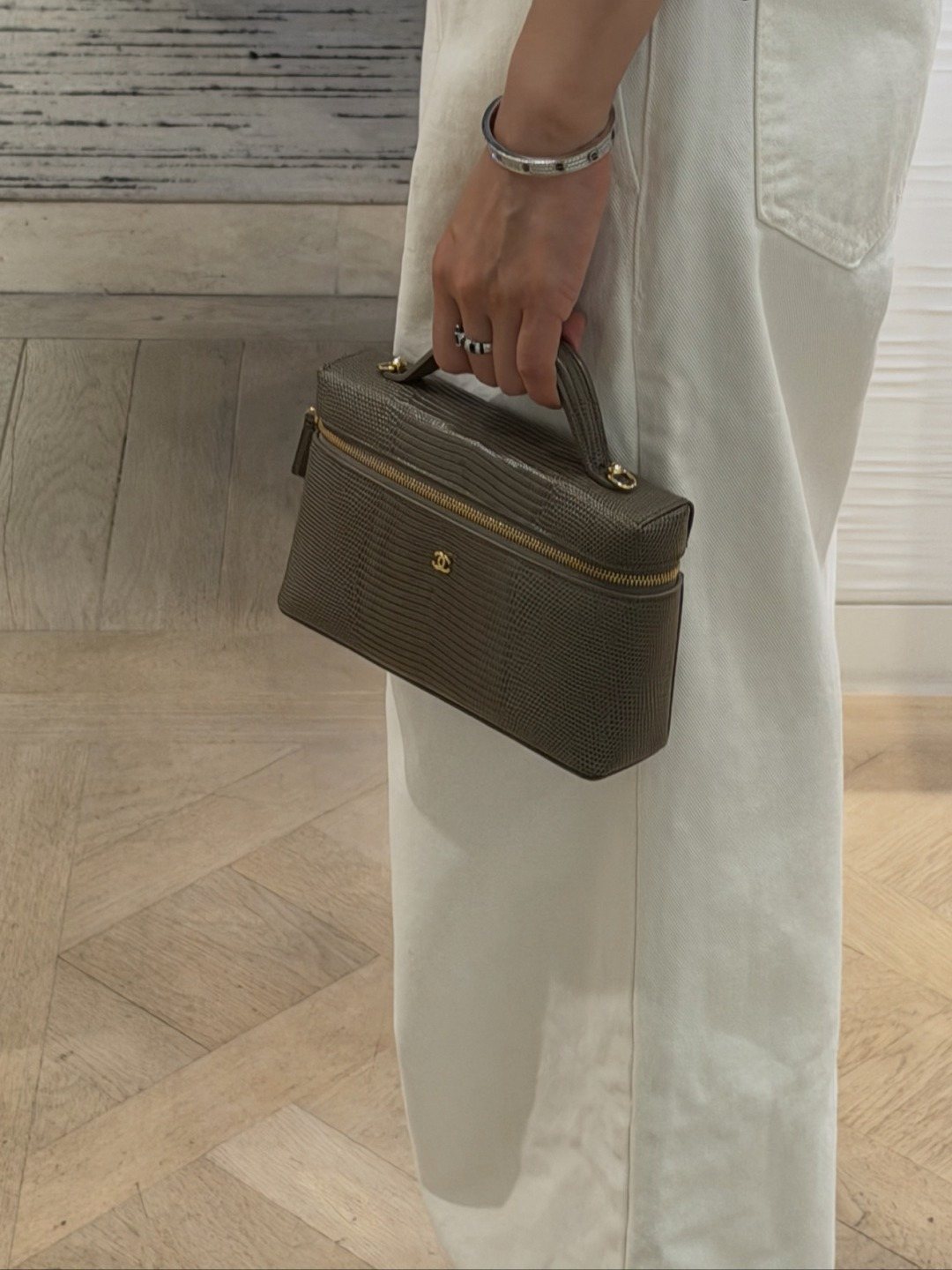Chanel Textured Zip-Top Chain Shoulder Bag — model