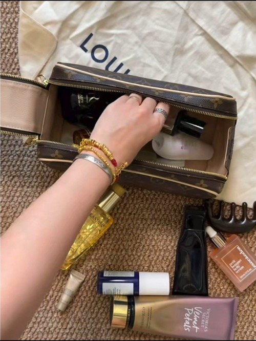 Louis Vuitton Monogram Double-Zip Toiletry Bag — detail