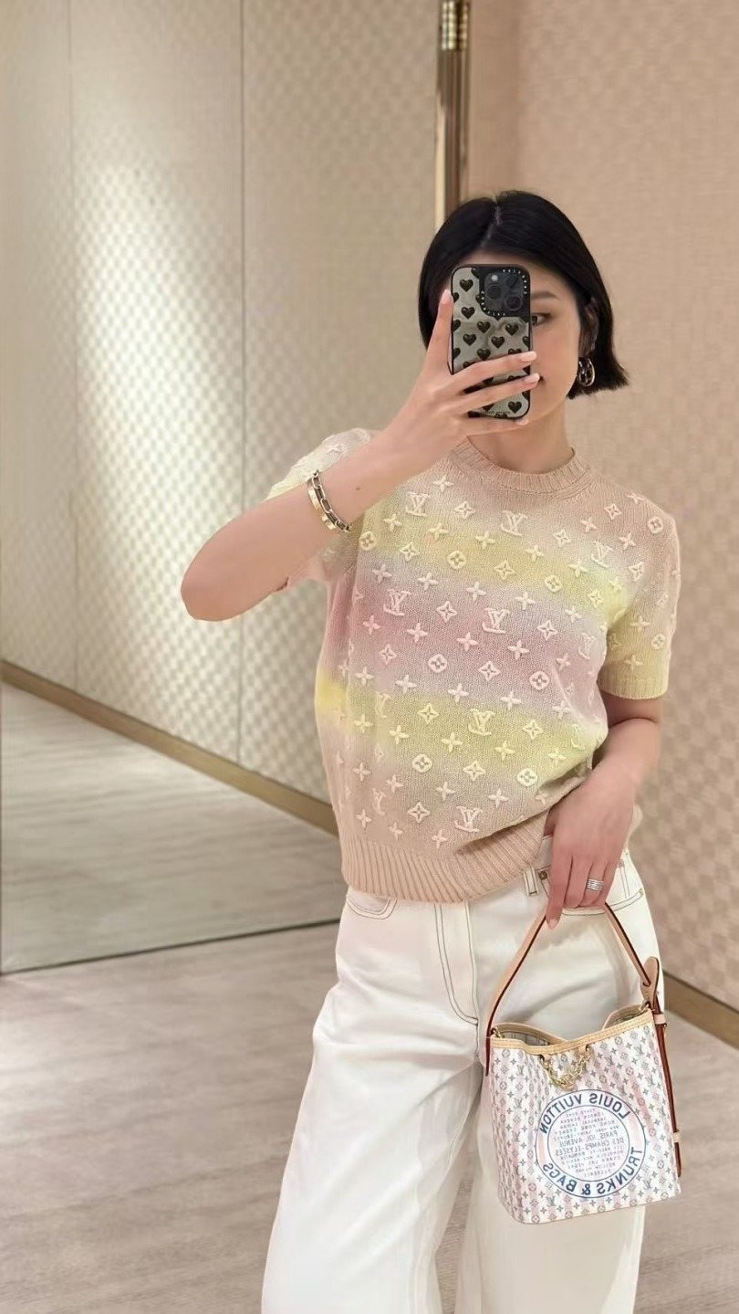 Louis Vuitton All In BB Pink Patterned Bucket Bag — model