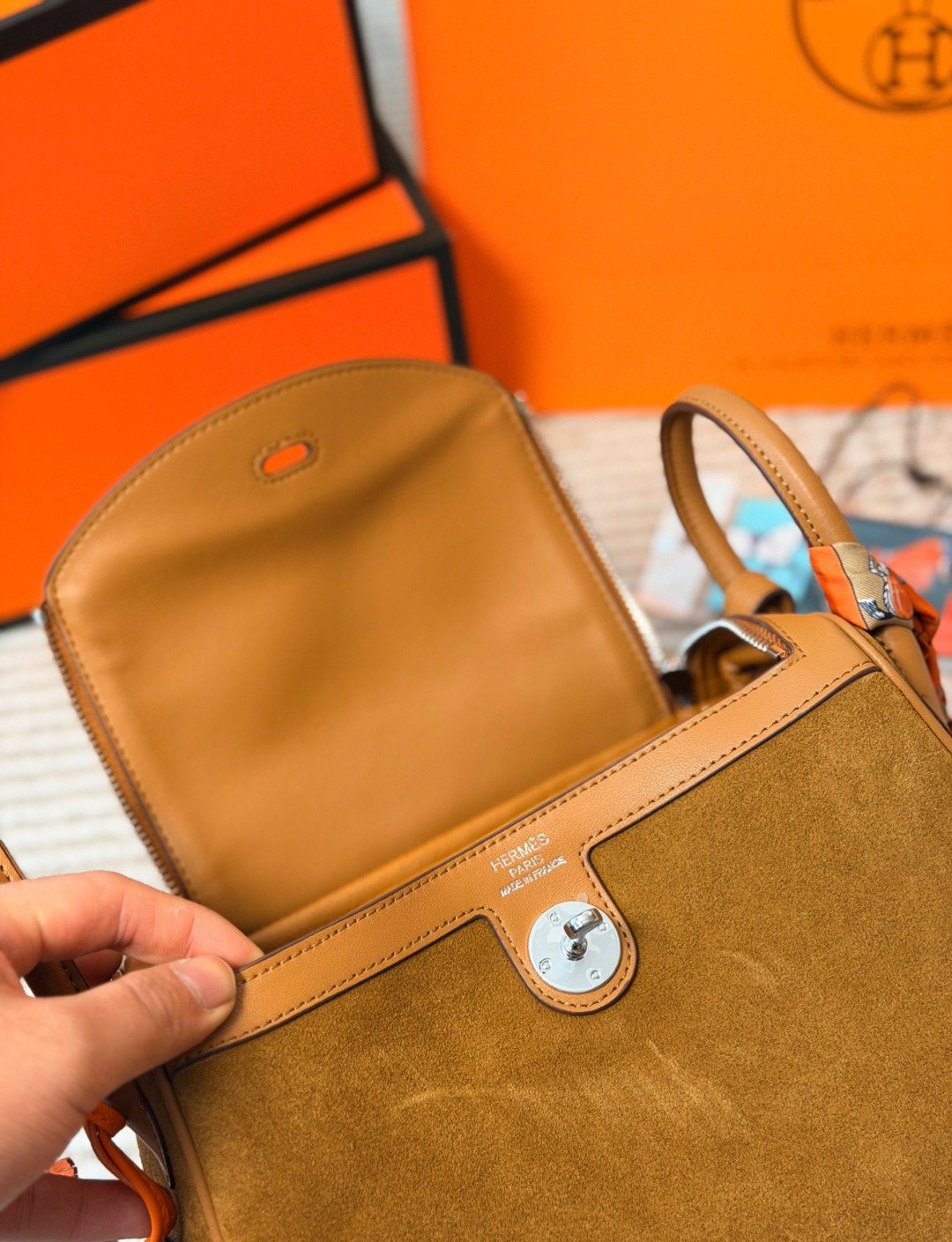 Hermès Lindy Textured Handbag — detail