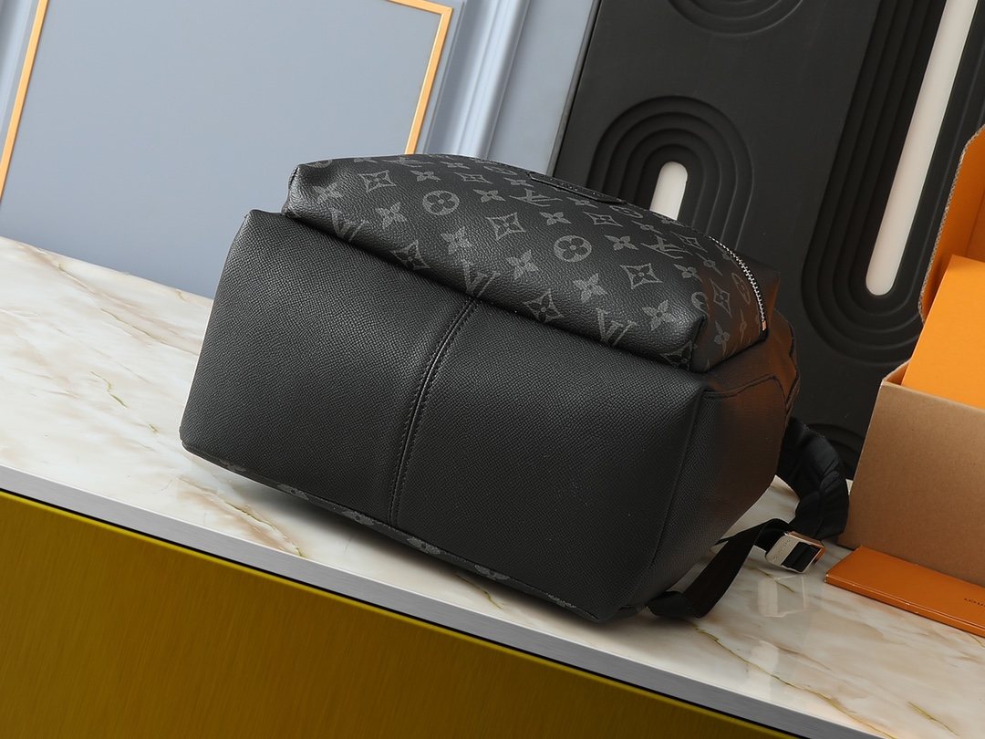 Louis Vuitton Discovery Monogram Backpack — detail