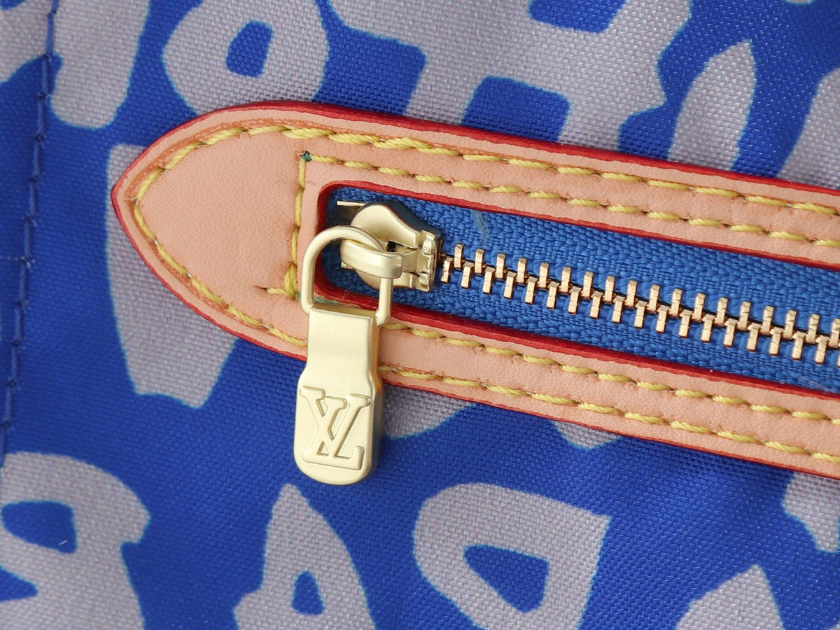 Louis Vuitton Neverfull Monogram Tote — detail