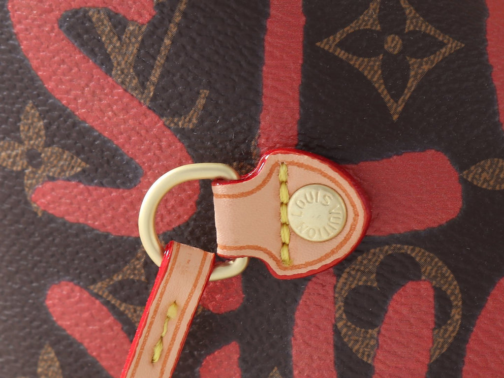 Louis Vuitton Neverfull Monogram Tote — detail
