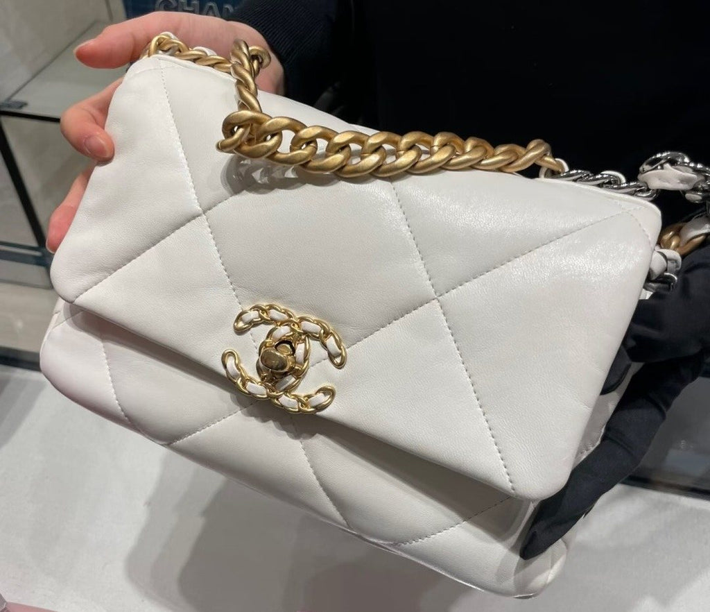 Chanel 19 Diamond-Quilted Flap Shoulder Bag — hero