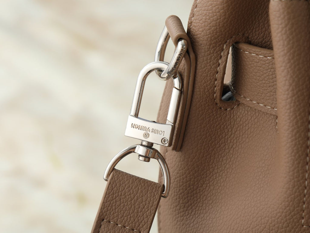 Louis Vuitton Steamer 30 Louis Vuitton Touch Leather Bag — detail