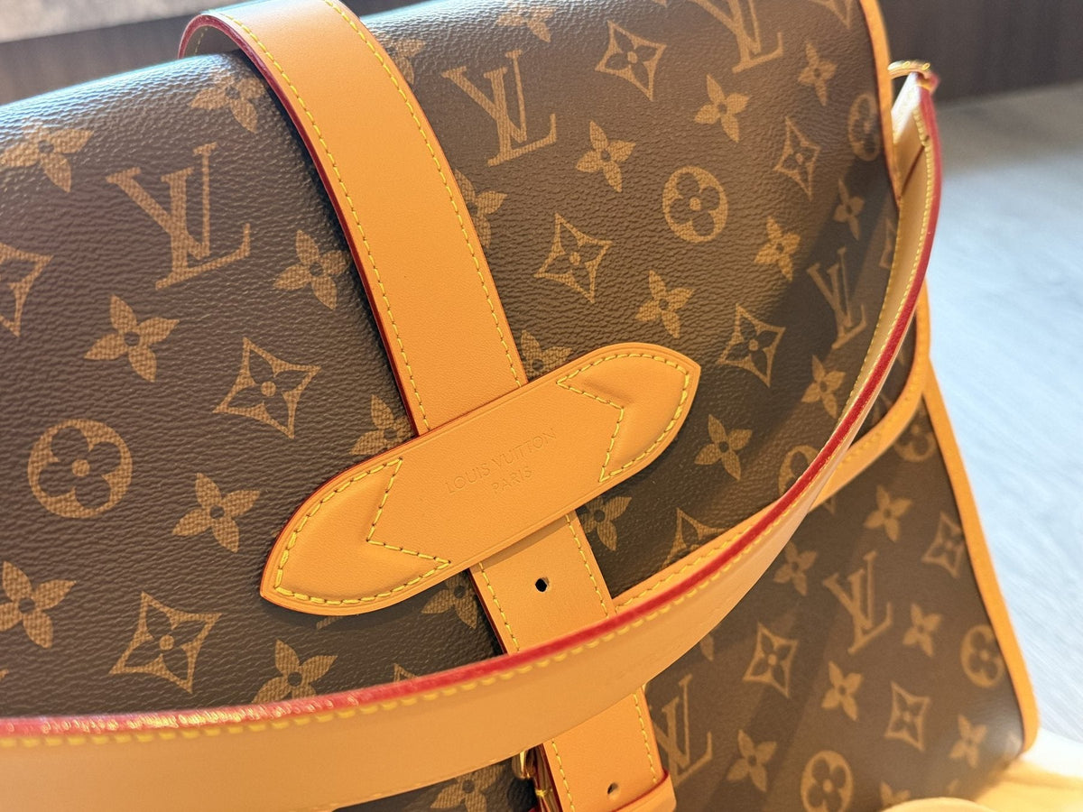 Louis Vuitton Jet Lag Monogram Messenger Bag — detail