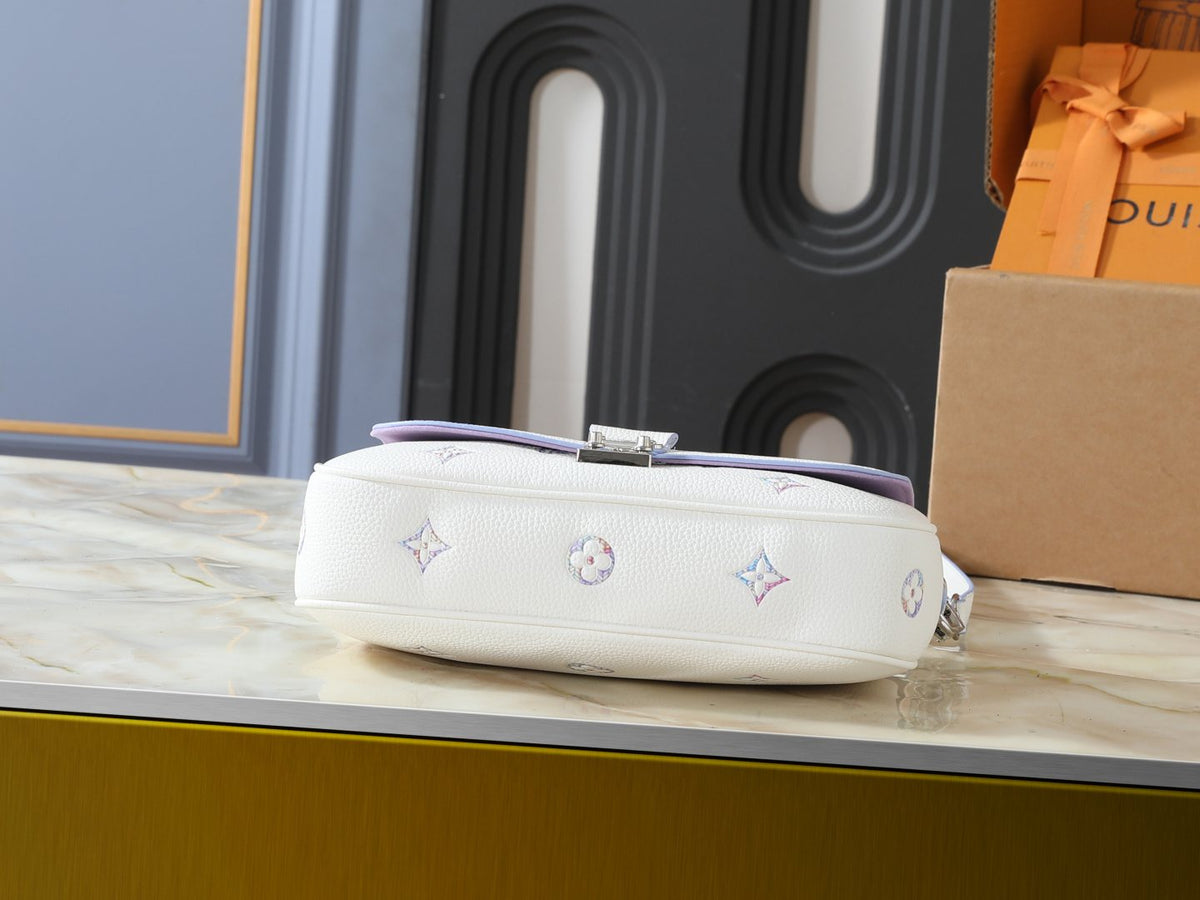 Louis Vuitton Pochette Métis Soft Crossbody Bag — detail