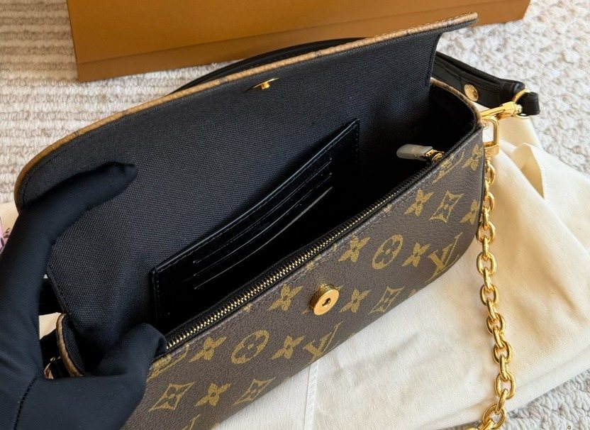 Louis Vuitton Ivy Monogram Wallet on Chain — detail