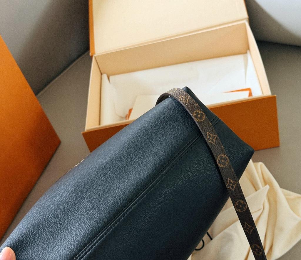 Louis Vuitton Multipass Black Leather Shoulder Bag — back