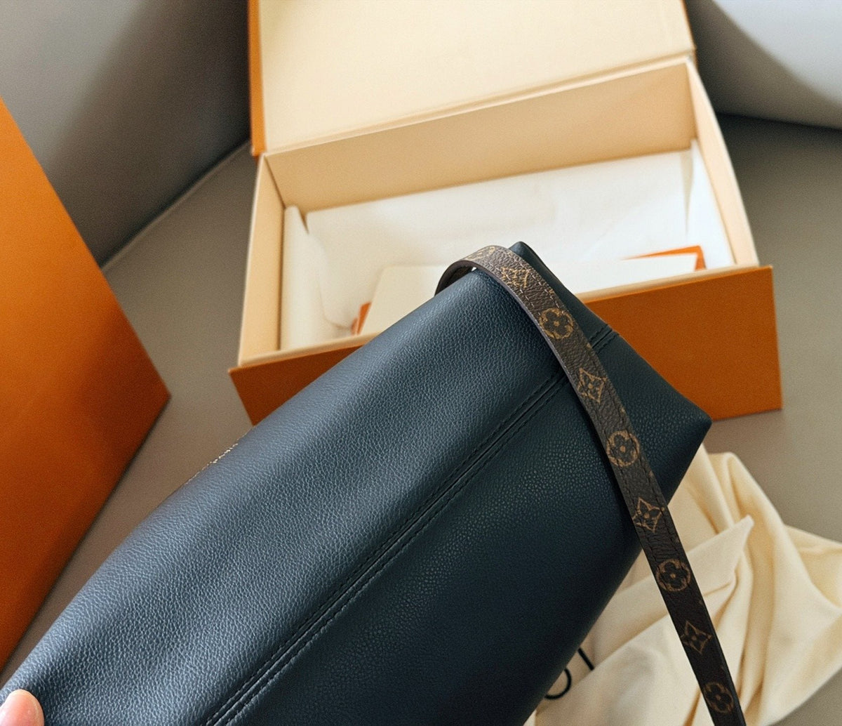 Louis Vuitton Multipass Black Leather Shoulder Bag — back