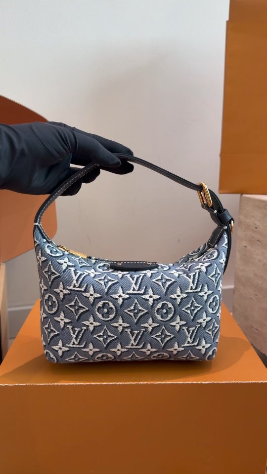 Louis Vuitton Pochette Hills Blue-Gray Monogram Bag — hero