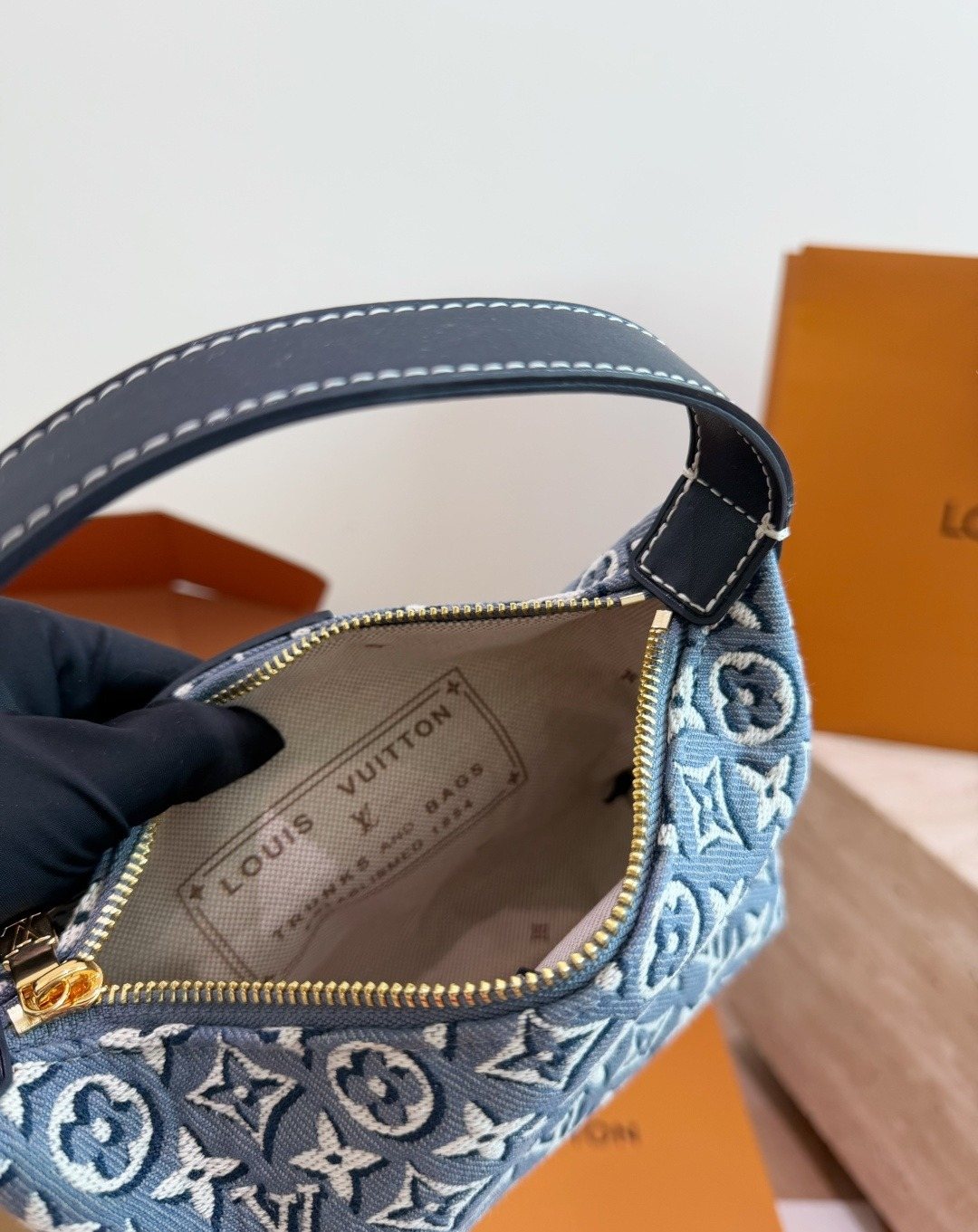 Louis Vuitton Pochette Hills Blue-Gray Monogram Bag — detail