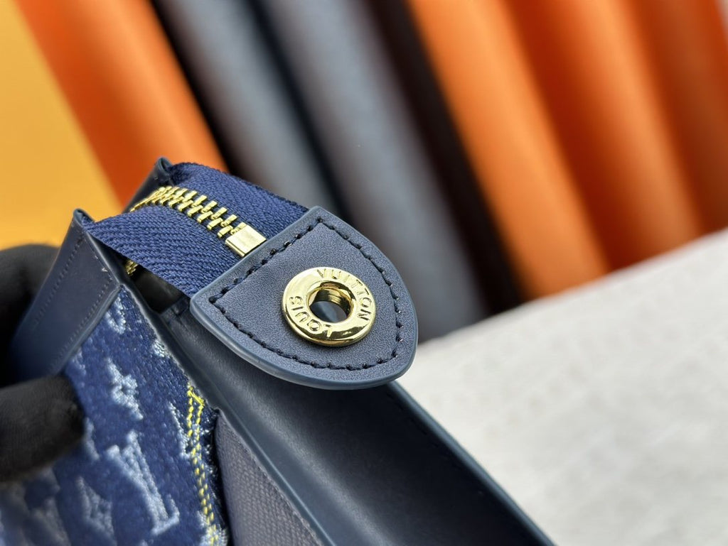 Louis Vuitton Pochette Voyage Monogram Heart Clutch — detail