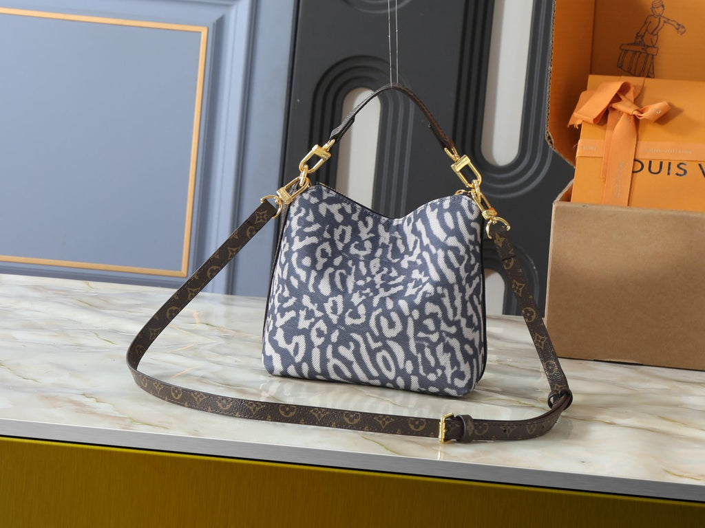 Louis Vuitton Multipass Patterned Chain Handbag — back