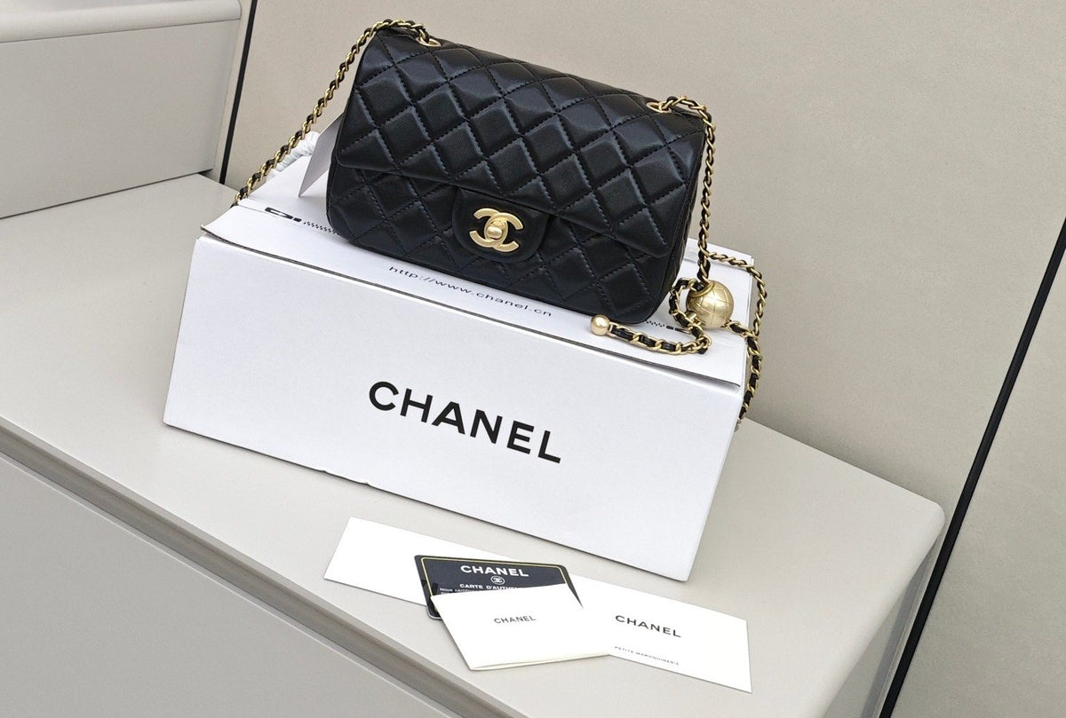 Chanel Diamond-Quilted Flap Shoulder Bag — hero